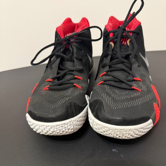 Nike Kyrie 4 Basketball Shoes Mens 11 Black Red Good Paisley Brick 943806-005 main image 9